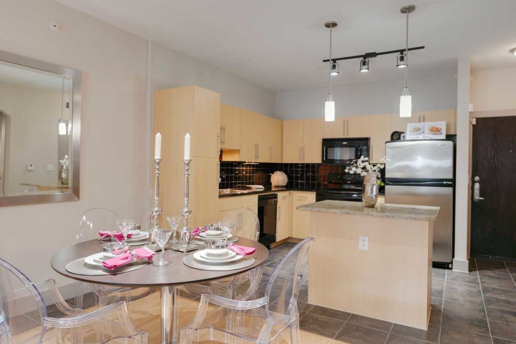 36Sixty, Model (A2), Dining